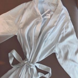 Short silk kimono robe
